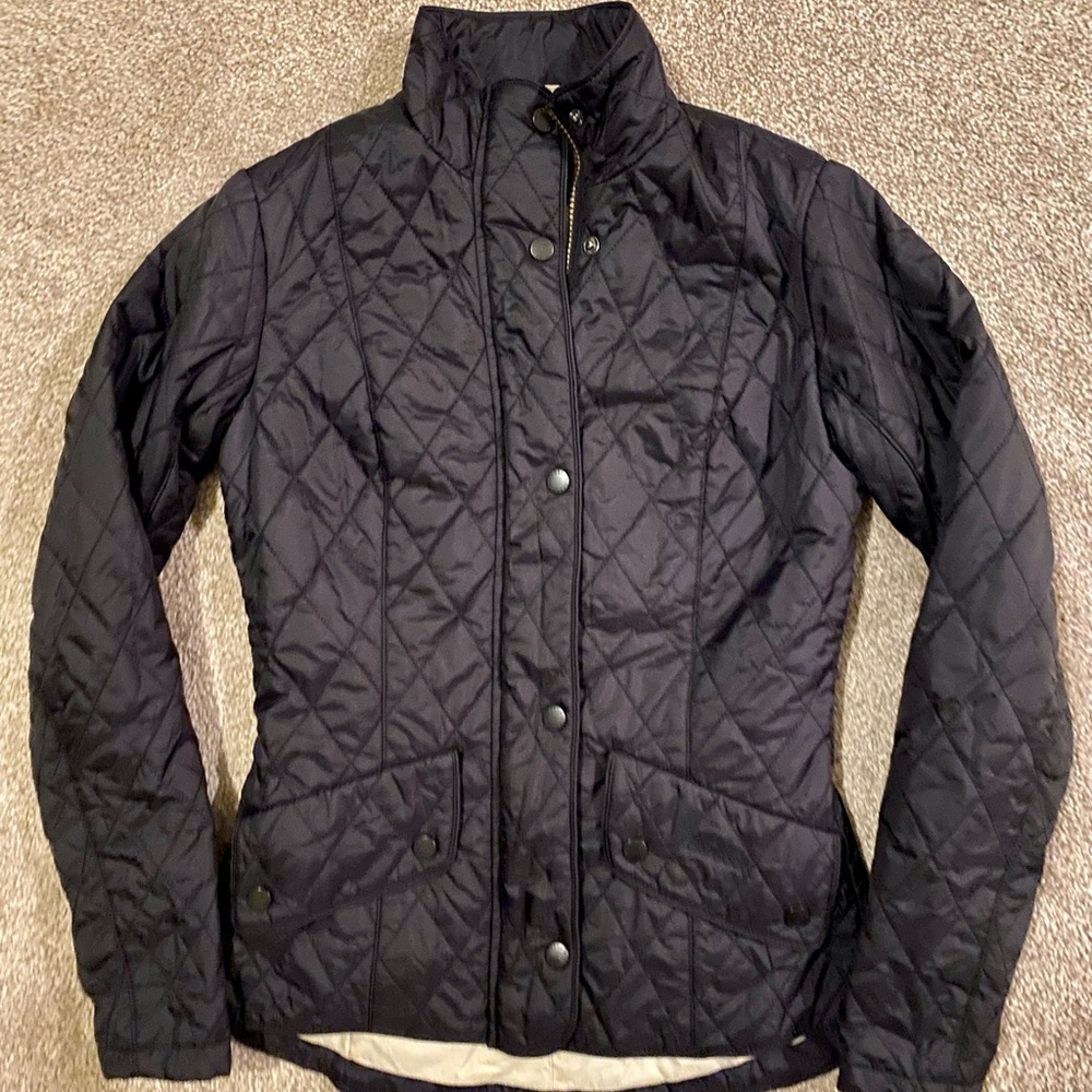 Women’s Quilted Barbour jacket. Size 2. Brand new, never worn. 3 pockets total.